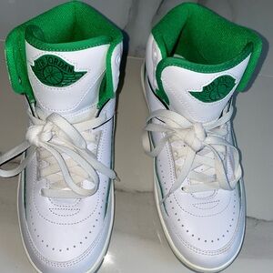 Retro Jordan 2 “lucky green” Kids Sneakers in White and Green size 6.5
